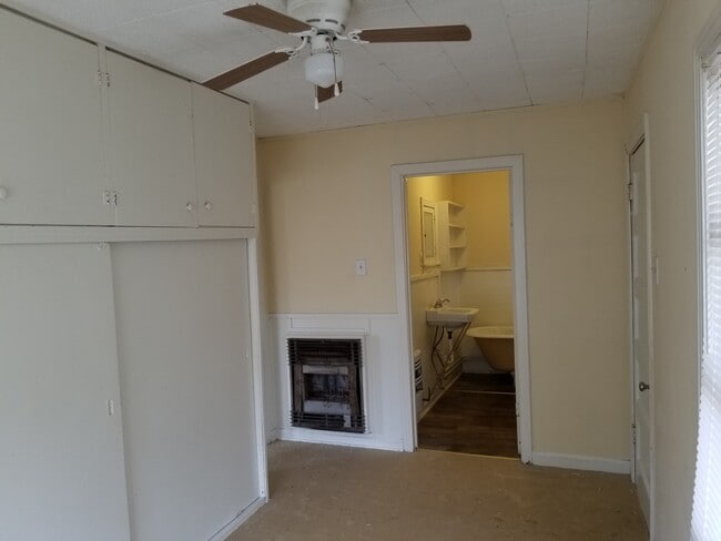 Photo - 111 E 11th St