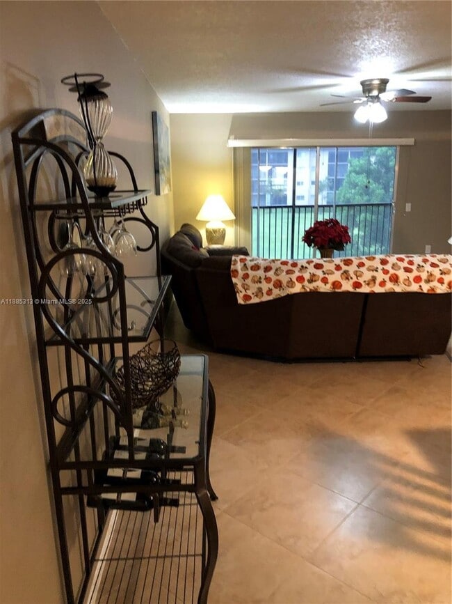 Photo - 12550 SW 15th St Unidad 307E