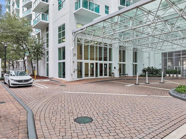 Photo - 31 SE 5th St Unidad 909