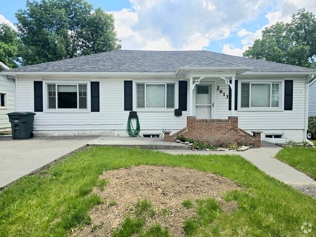 Building Photo - Beautiful 2 bedroom 1 bath Upstairs unit Rental
