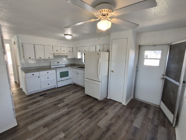 Photo - 900 9th Ave E