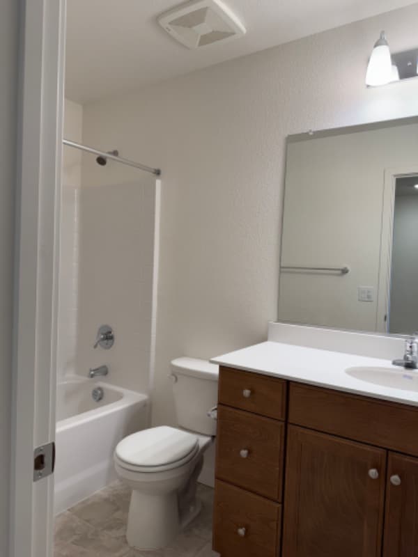 Photo - 221 Dylan St