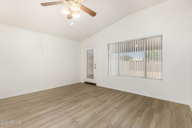 Photo - 455 N Williams St