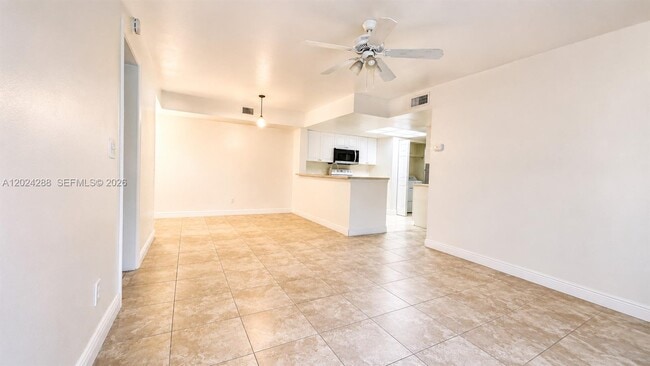 Photo - 9022 W Atlantic Blvd Unidad 223