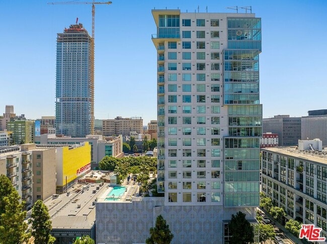 Building Photo - 1050 S Grand Ave Rental