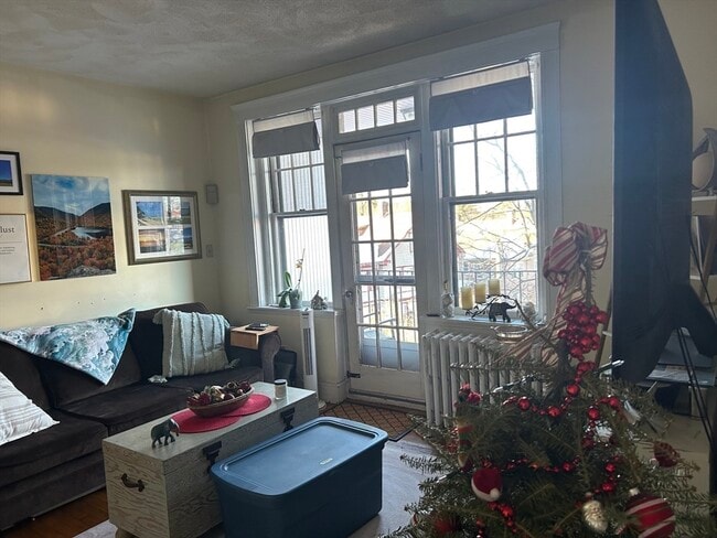 Building Photo - 1933 Commonwealth Ave Unit 8