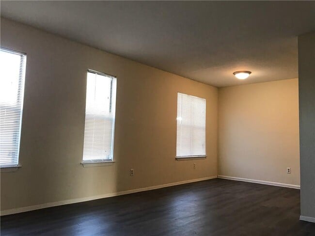 Photo - 1203 W 49th St Unit A