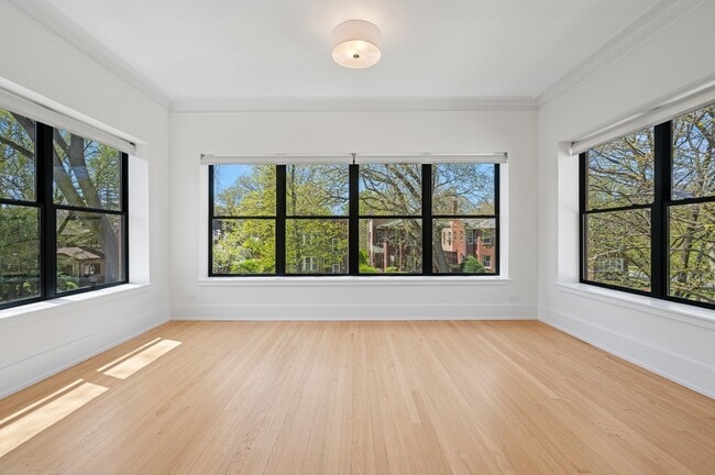 Photo - 2755 Eastwood Ave Unit 2