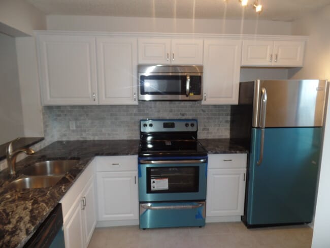 Building Photo - 5200 NW 31st Ave Unit 175