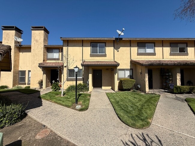 2-bedroom condo in Gated Community! - 2-bedroom condo in Gated Community!