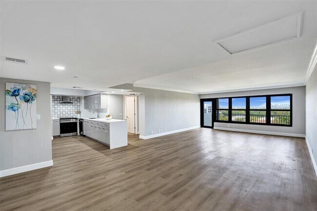 Photo - 3200 Port Royale Dr N Unit 905