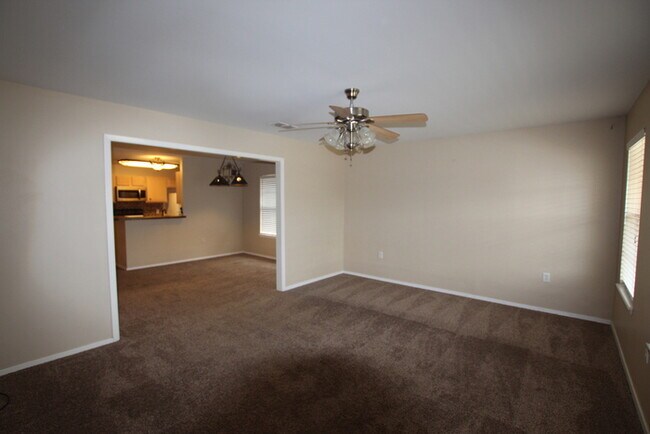 Photo - Spacious 3 Bedroom in Whitehouse!