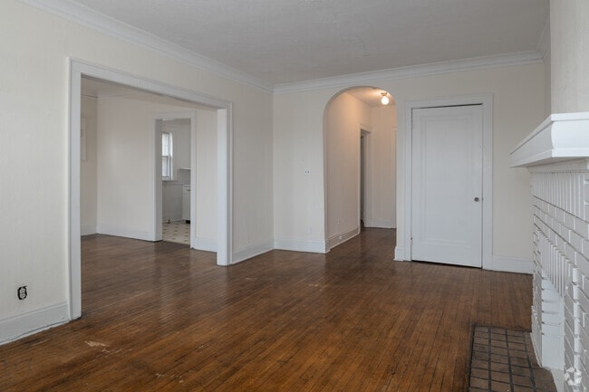 1BD, 1BA - 900-1,100SF - LIVING ROOM
