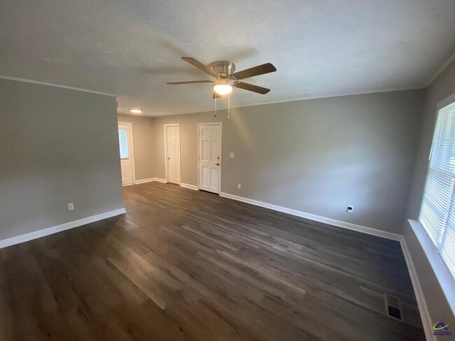 Photo - 827 Oak Ridge Dr