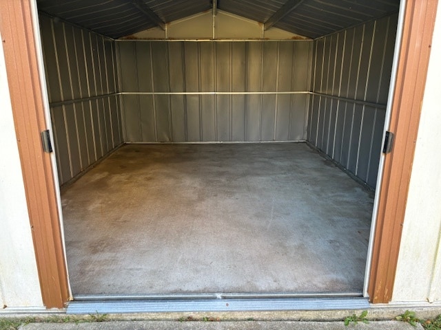 Back yard shed, save precious garage space - 409 Hill N Dale Cir