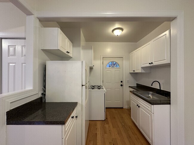 Photo - 3828.5 N Fremont St Unit W3