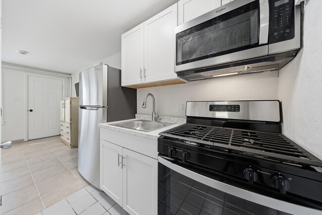 Photo - 807 W New York Ave