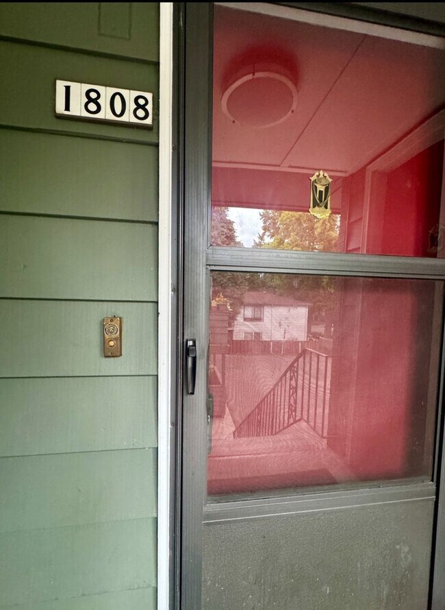 Photo - Vintage Irvington Top Floor 2 Bed~ Off Str... Unidad 1808