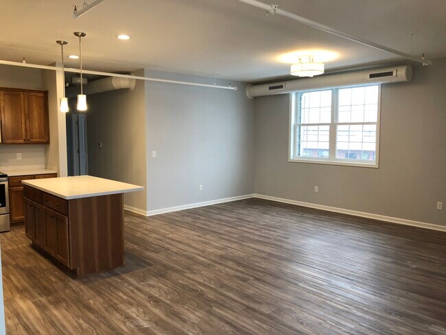 Photo - 473 Aurora St