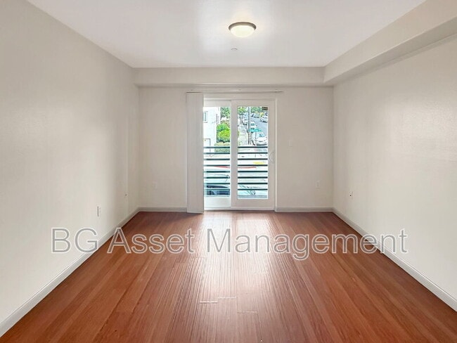 Photo - 1459 MacArthur Blvd Unit 12
