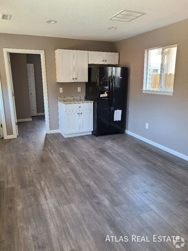 Building Photo - 26 W Rio Grande St Rental