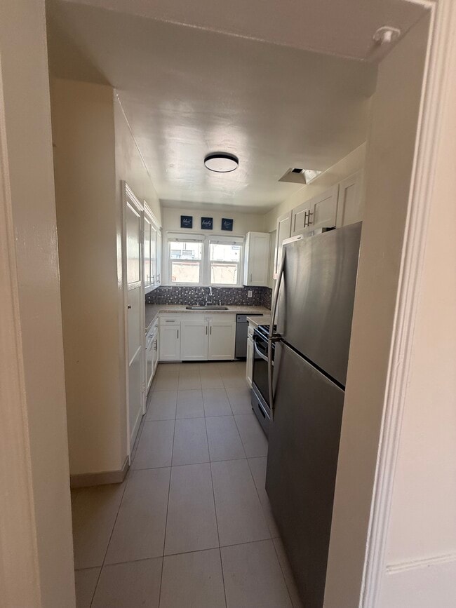 Photo - 1332 S Cloverdale Ave Unit 1332
