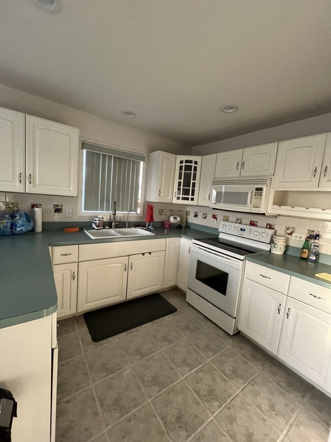 Photo - 16046 Fairfield Dr