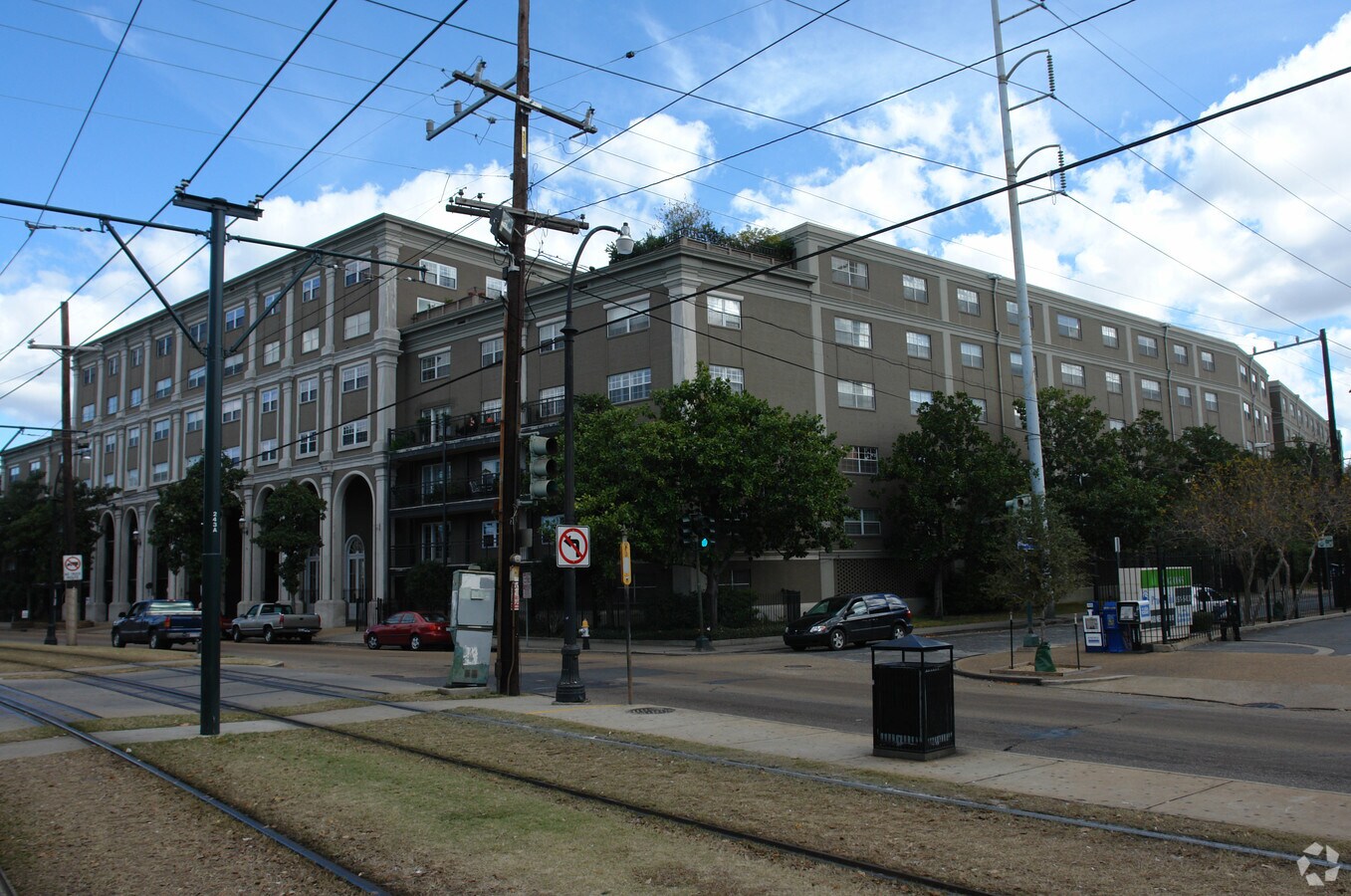 Photo - Seventeen Fifty St. Charles Condominiums