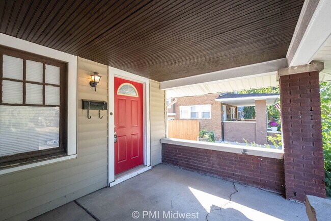 Photo - "Charming 3 Bedroom with Hardwood Floors i...