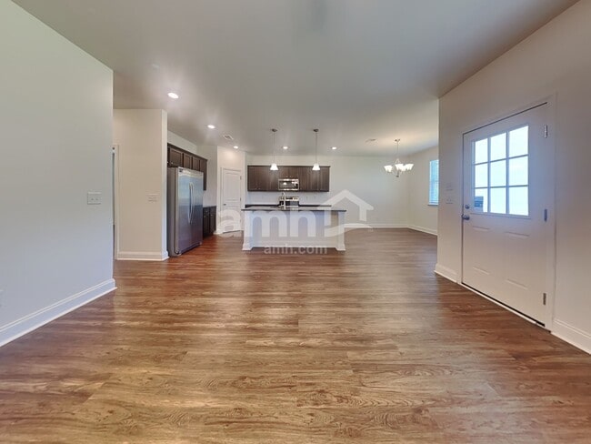 Photo - 320 Azore Way