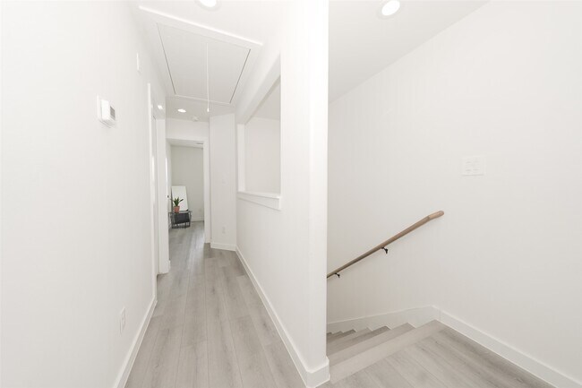 Photo - 4011 King St