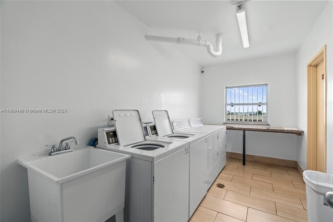 Photo - 1455 N Treasure Dr Unidad 3R