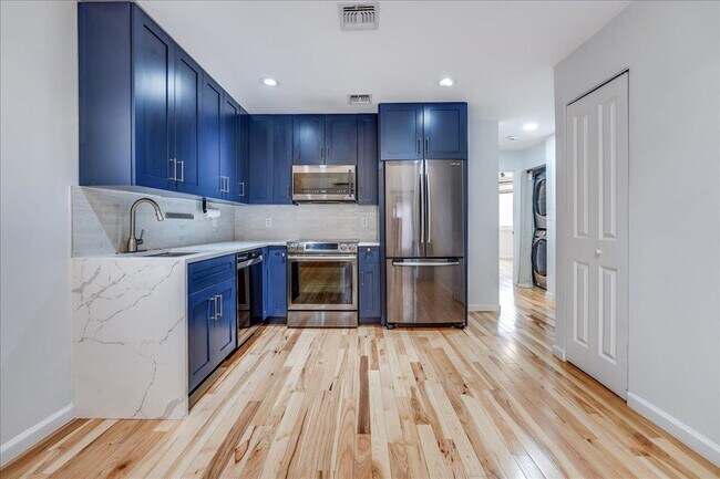 Building Photo - 416 63rd St Unit 2C