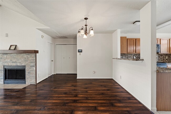 Photo - 806 N Willow Dr