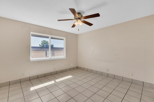 Photo - 3300 Hayes Ave