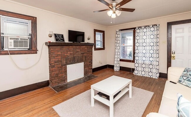 Photo - 3 bedroom, 1 bathroom East Campus House