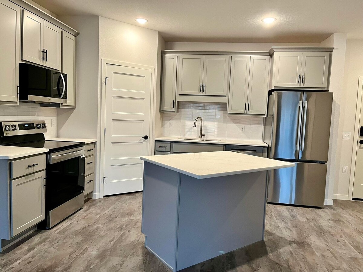 Photo - Skyline On Sunwood