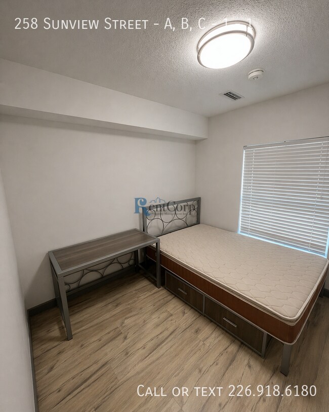 Photo - 258 Sunview St