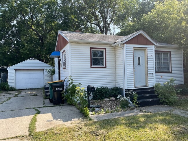 Photo - 213 1st Ave E