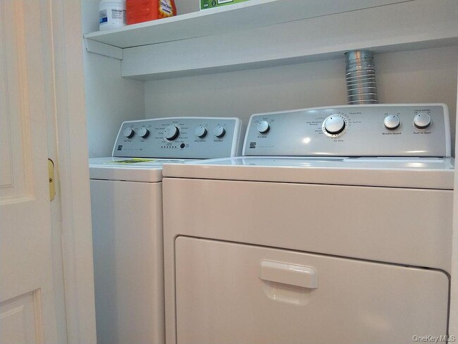 Photo - 208-44 15th Dr