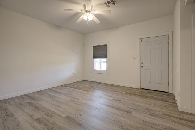 Photo - 404 N Findlay Ave