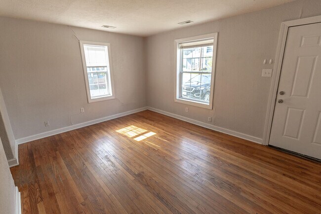 Photo - 306 W Worley St