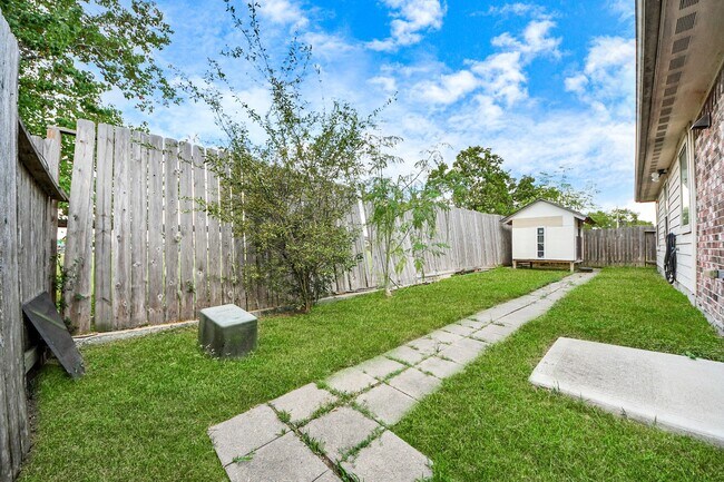 Photo - 13918 Goodridge Dr