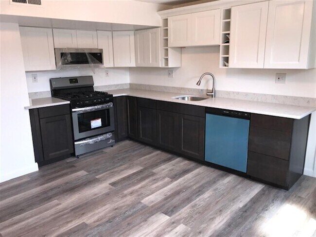 Building Photo - 70 School St Unit 1 Rental