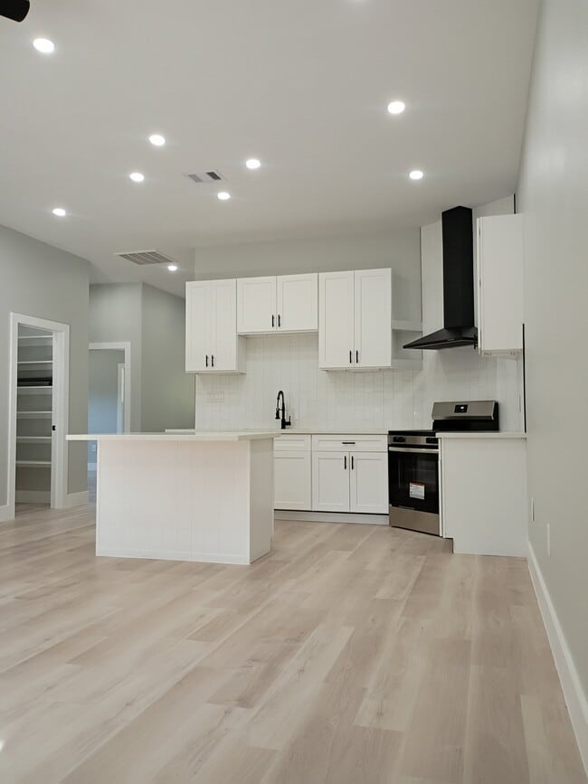 Photo - 982 Dundee Dr Unit 982