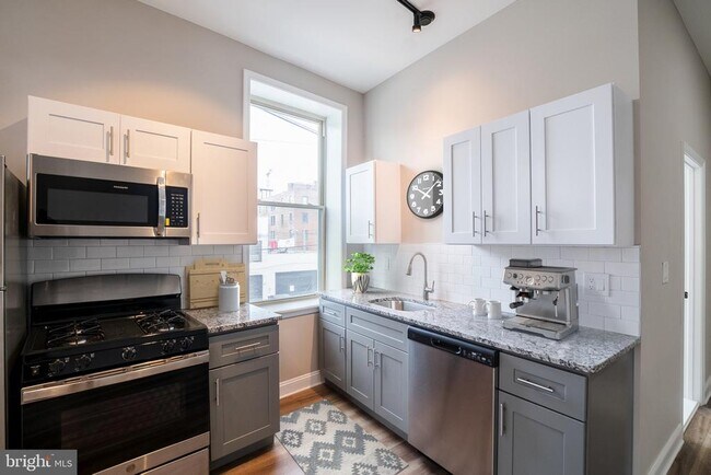 Photo - 937 N 2nd St Unit 2F