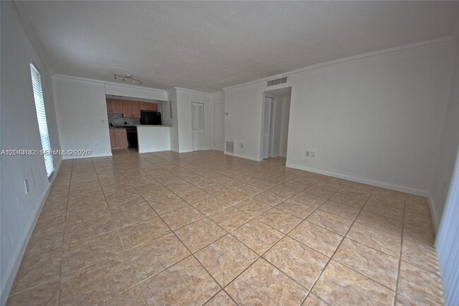Building Photo - 6900 N Kendall Dr Unit A209