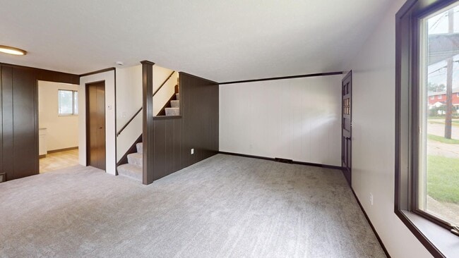 Building Photo - Puritas/W.150th neighborhood; updated 3 be...