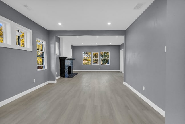 Photo - 3823 Clairmount Ave