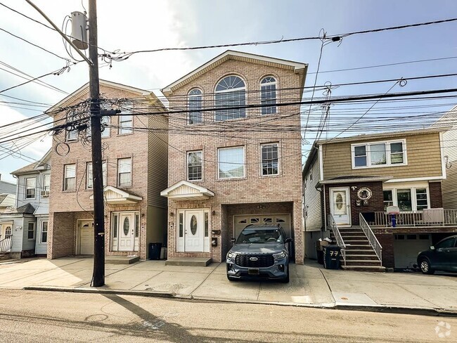 Building Photo - 75 Columbia Ave Unit 2 Rental